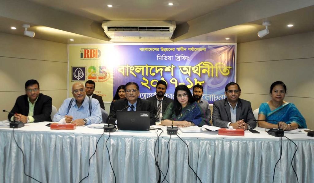 Macroeconomic stability should be consolidated